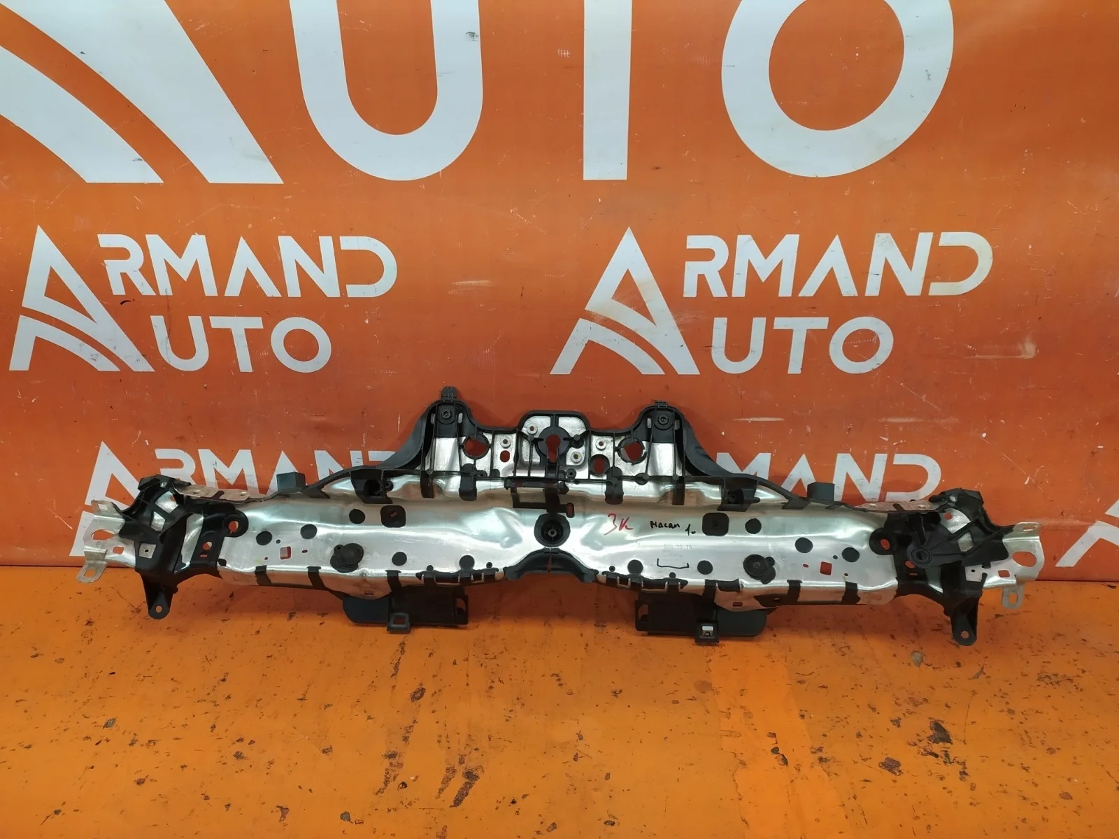 Панель передняя (суппорт радиатора) верхняя Porsche Macan 2014-нв 95b