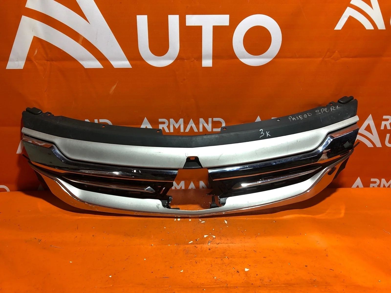 Решетка радиатора Mitsubishi Pajero Sport 2015-2021 3