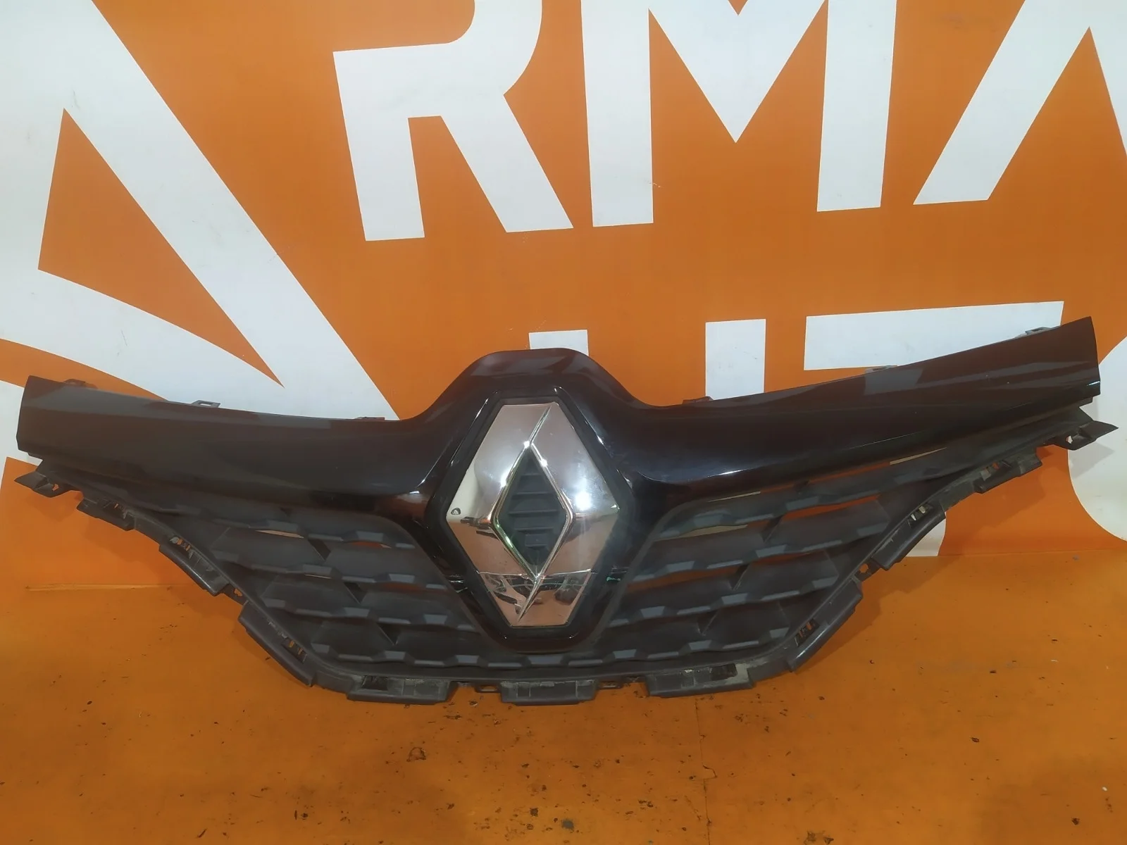 Решетка радиатора Renault Kaptur 2016-2020