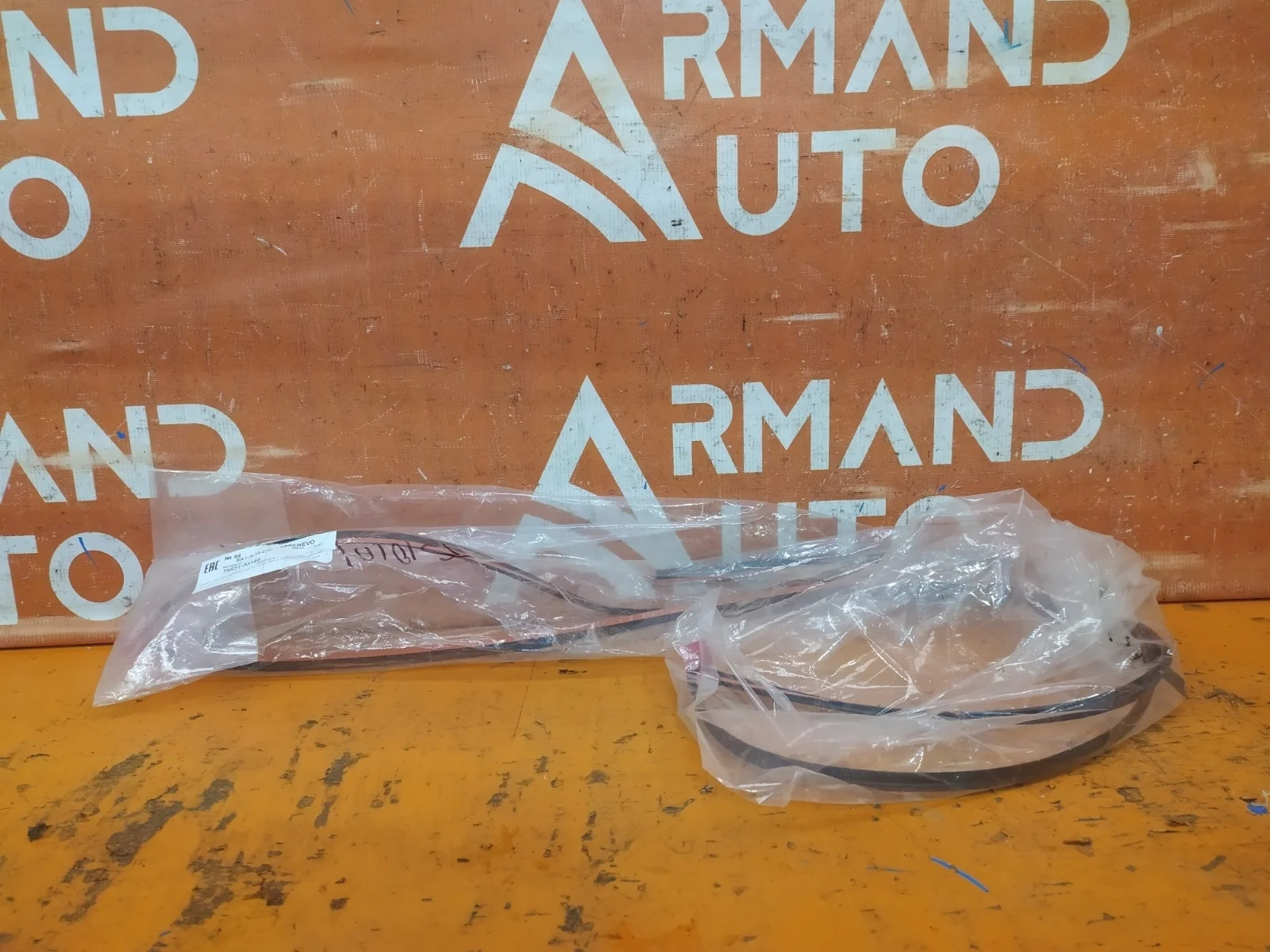 Молдинг лобового стекла Toyota Camry 2011-2018 7 XV50