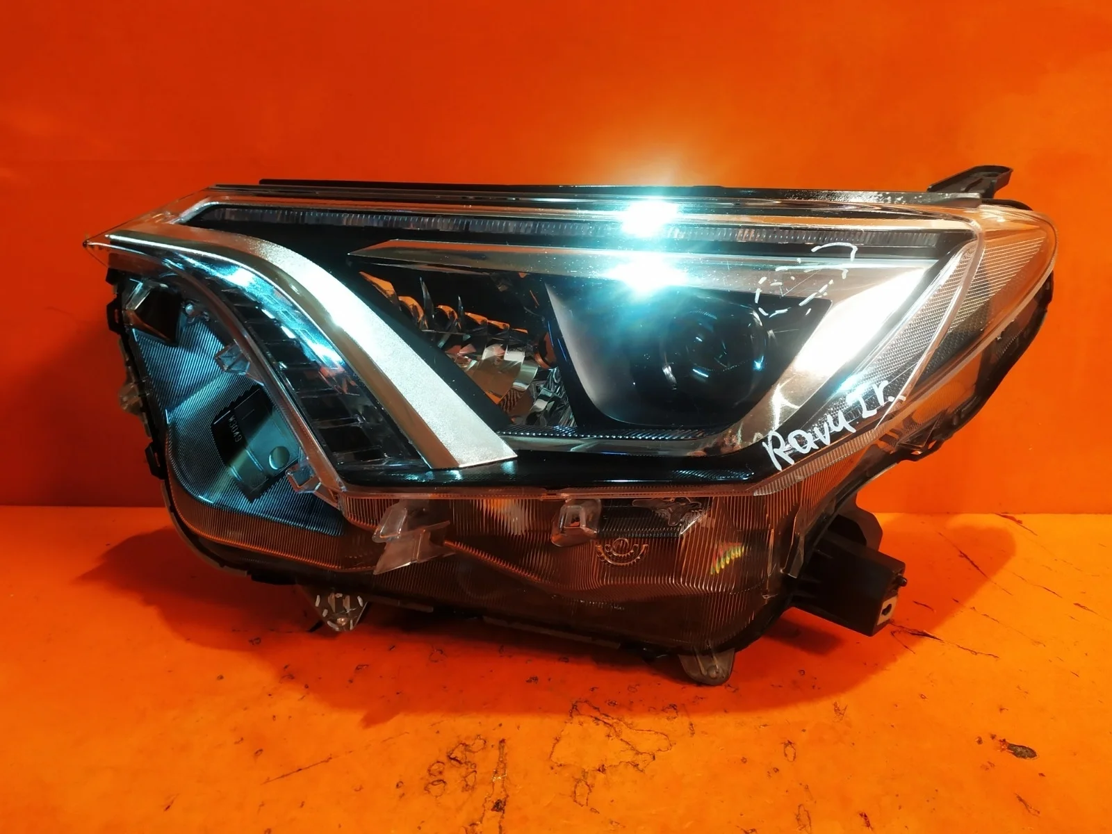 Фара Toyota RAV4 2015-2019 CA40
