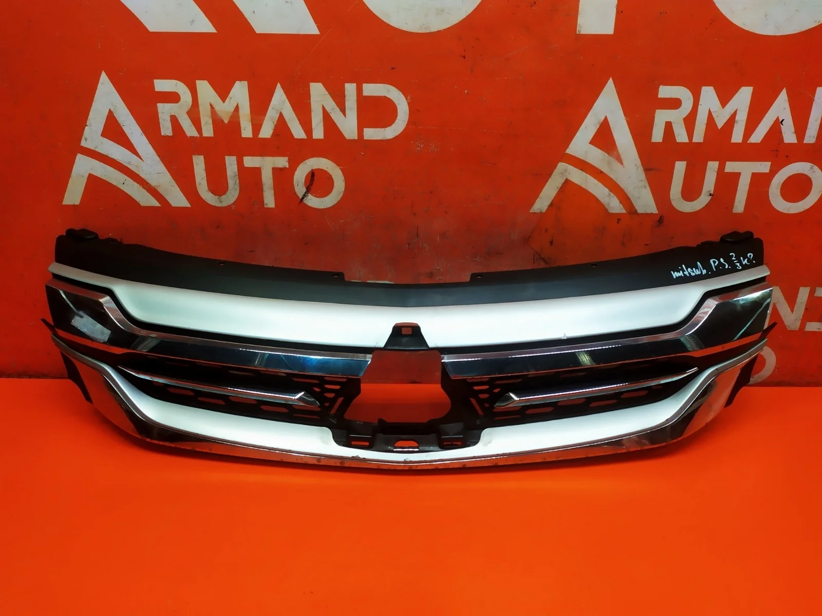 Решетка радиатора Mitsubishi Pajero Sport 2015-2021 3