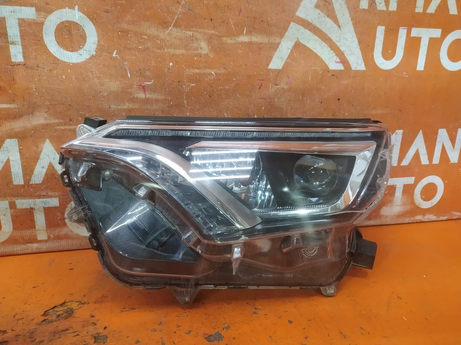 Фара Toyota RAV4 2015-2019 CA40