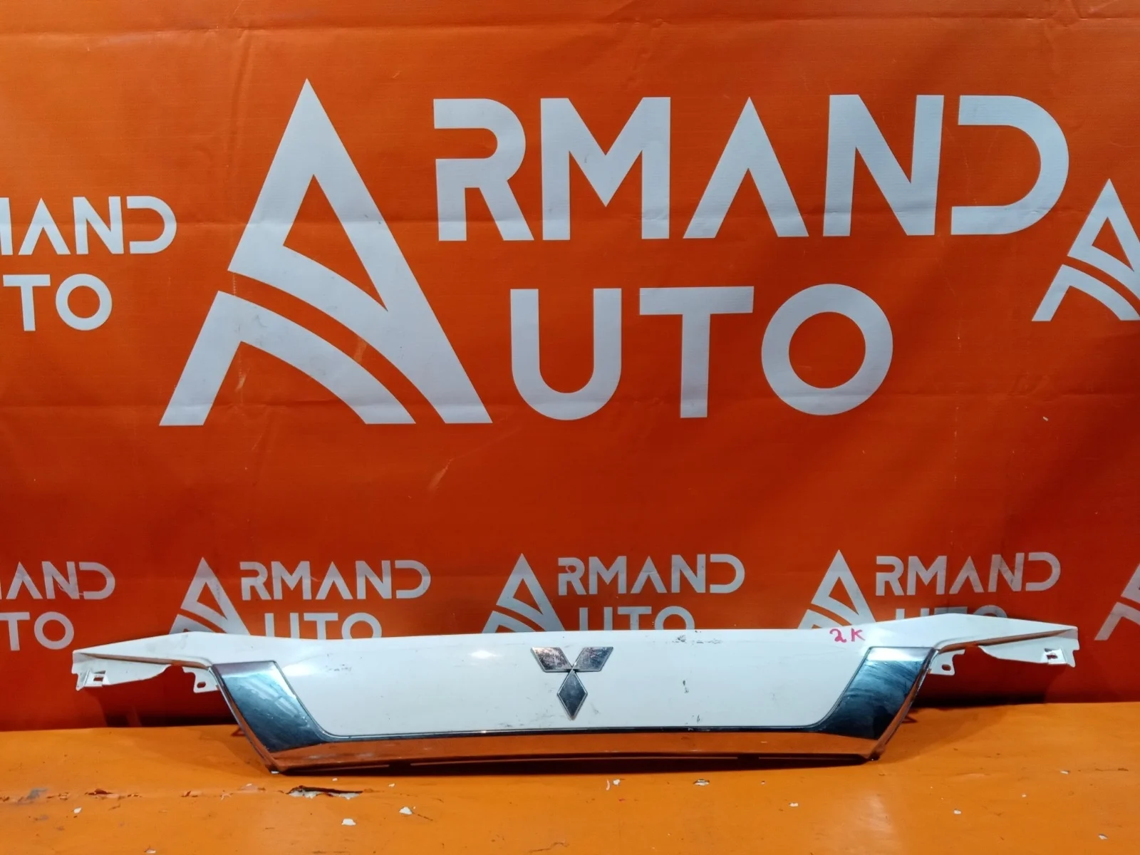 Накладка двери багажника Mitsubishi Outlander 2015-нв 3