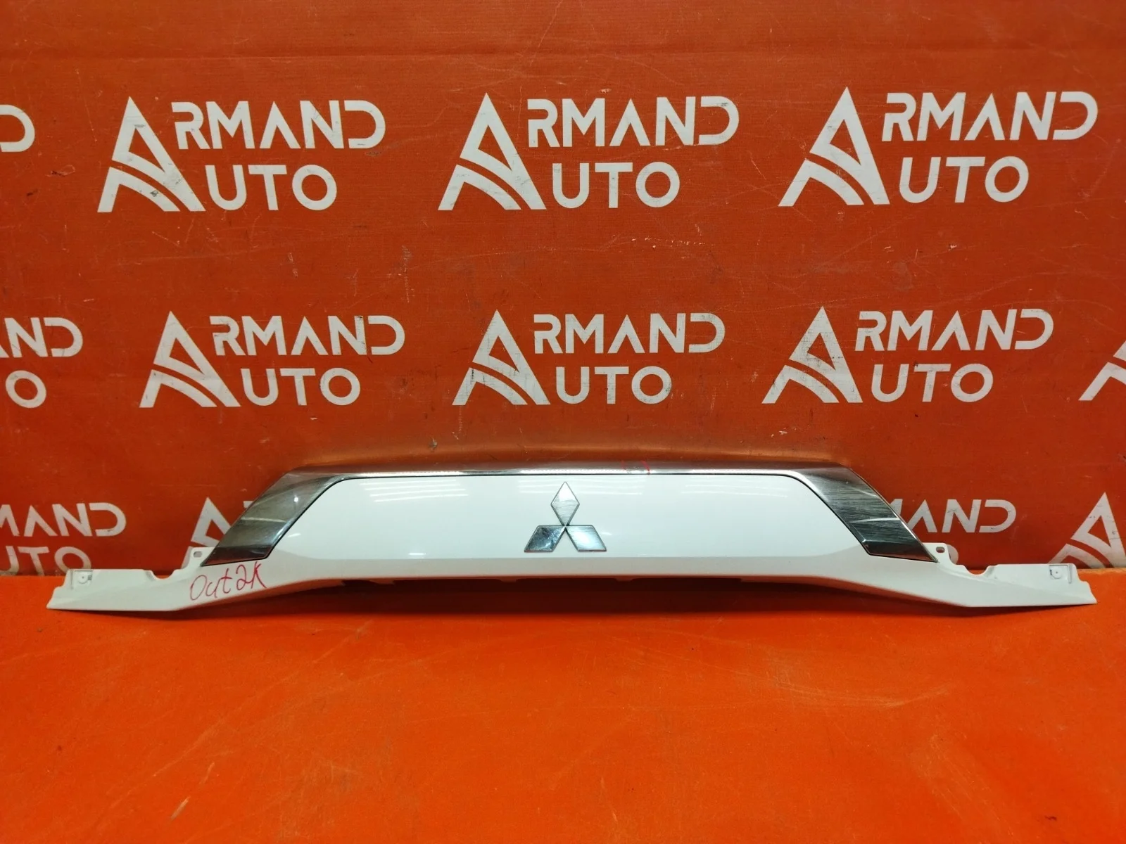 Накладка двери багажника Mitsubishi Outlander 2015-нв 3