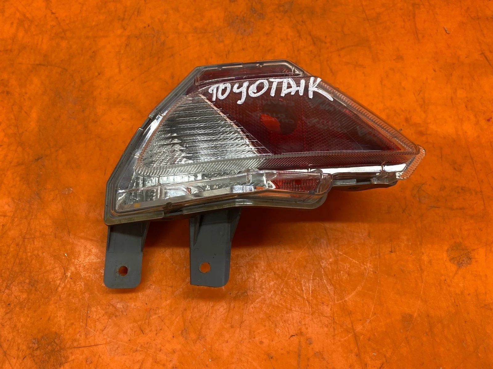 Фонарь противотуманный Toyota RAV4 2015-2019 CA40