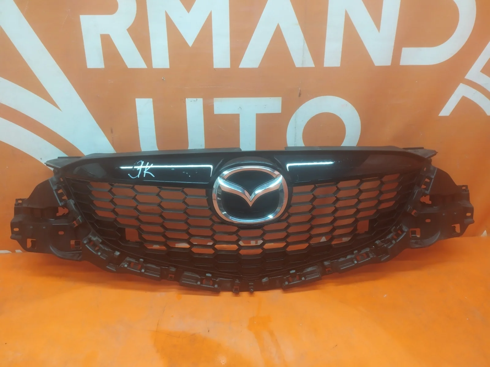 Решетка радиатора Mazda CX-5 2011-2015