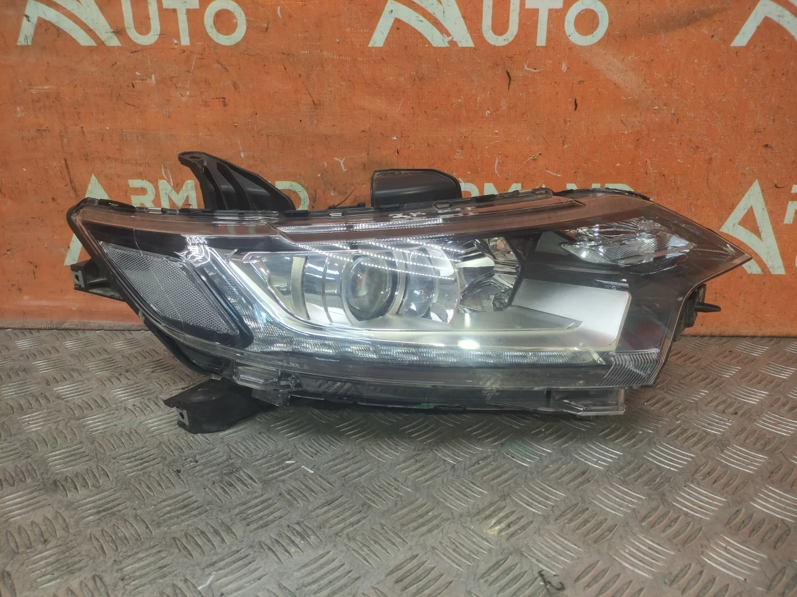Фара Mitsubishi Outlander 2015-нв 3