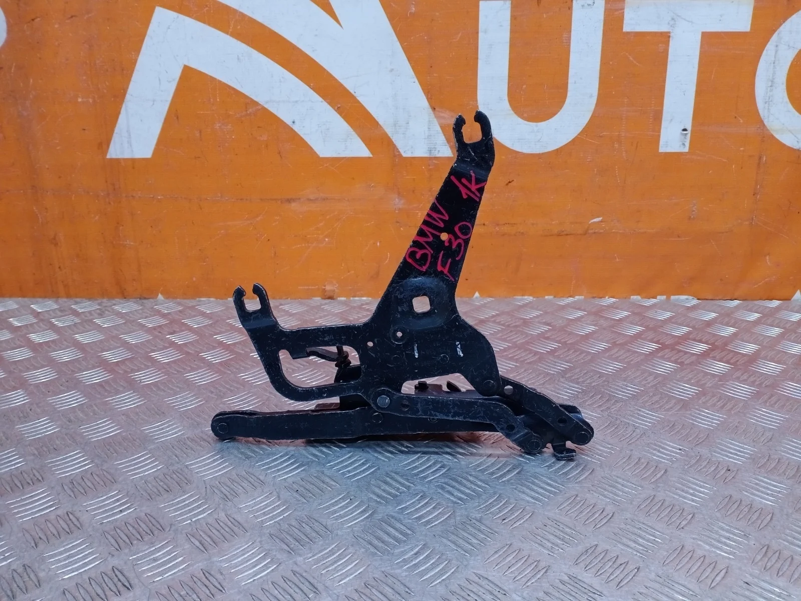 Петля капота BMW X5 2013-2018 F15