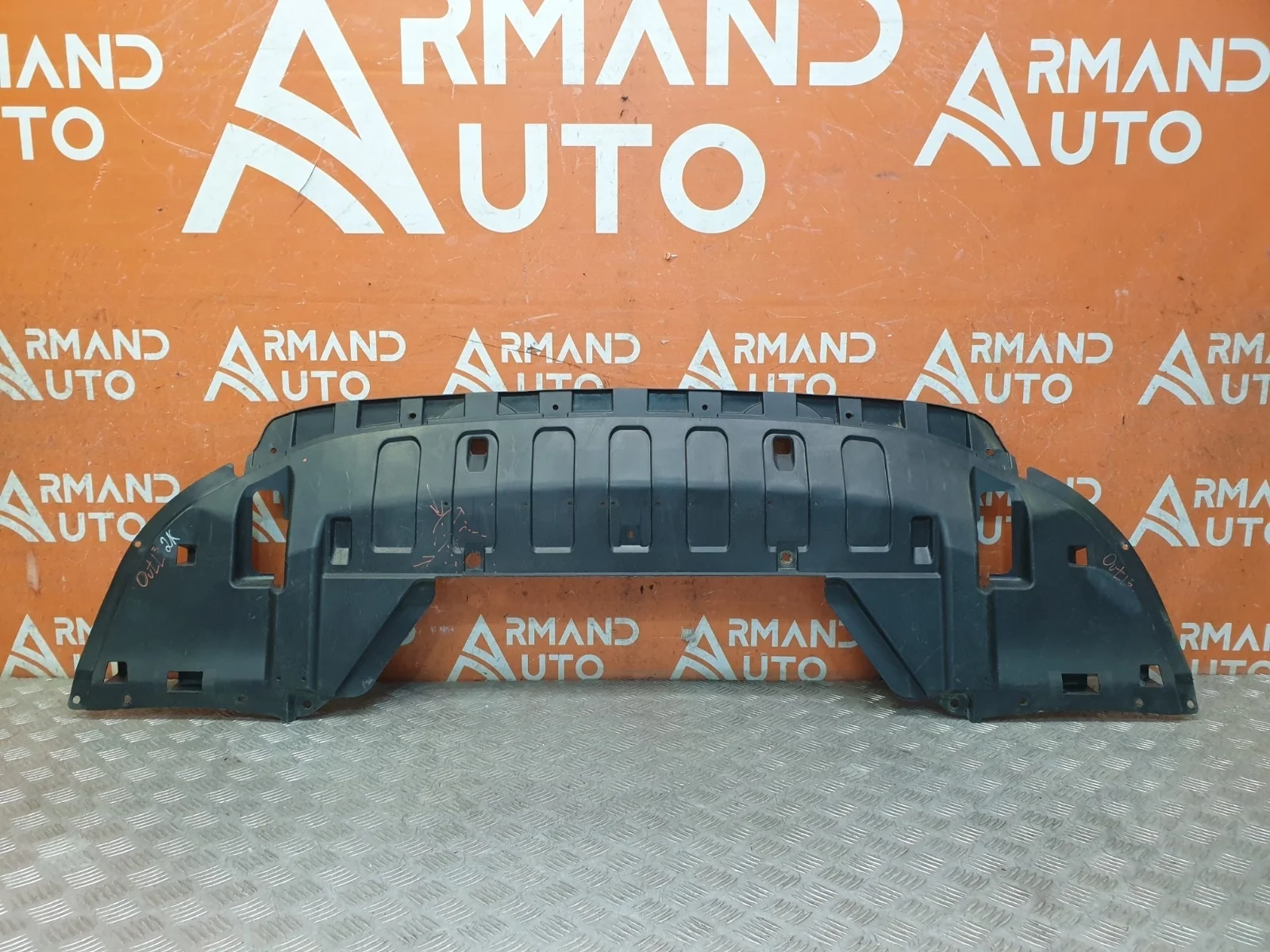 Пыльник бампера Mitsubishi Outlander 2012-нв 3