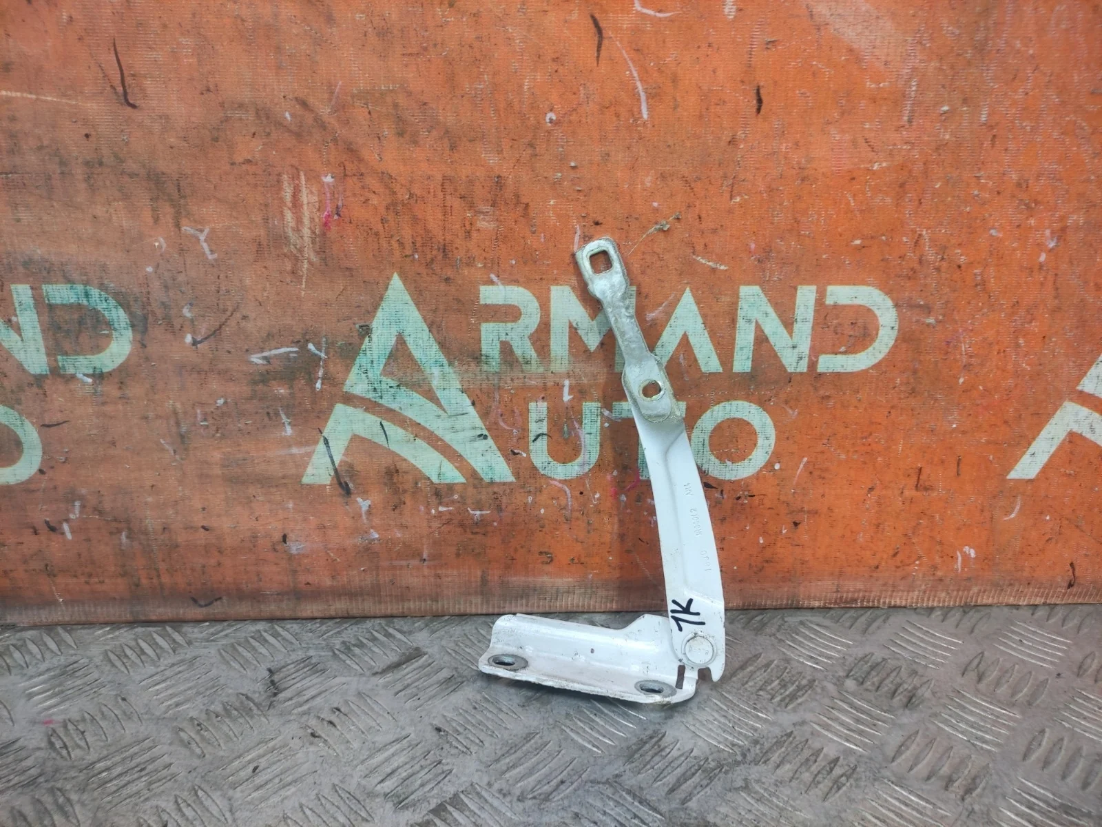 Петля капота Renault Sandero 2013-2022