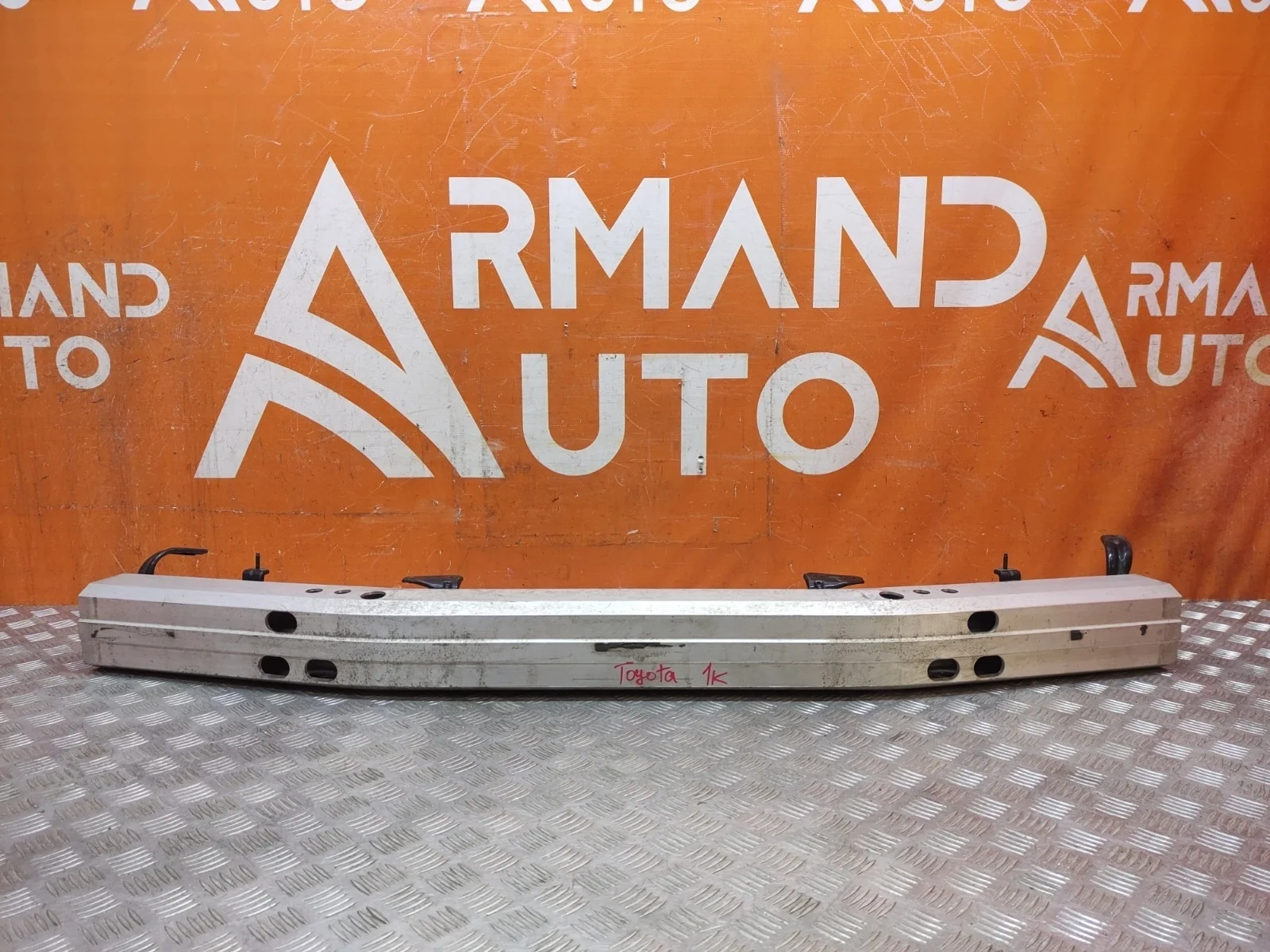 Усилитель бампера toyota Land Cruiser 2007-2021