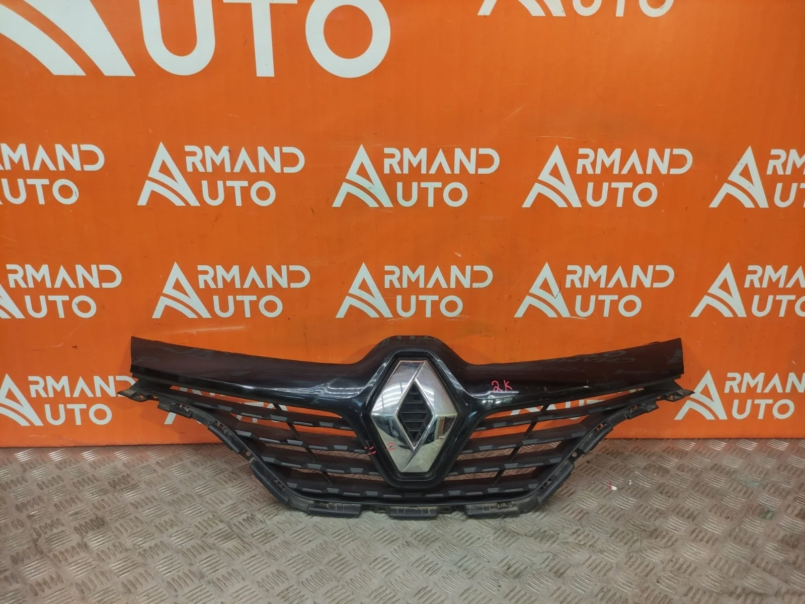 Решетка радиатора RENAULT Kaptur 2016-2020