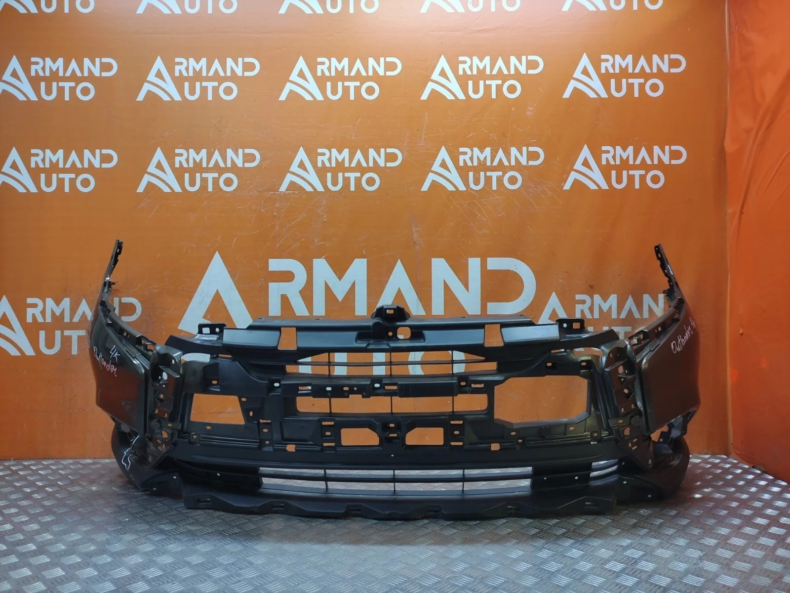 Бампер Mitsubishi Outlander 2018-нв 3