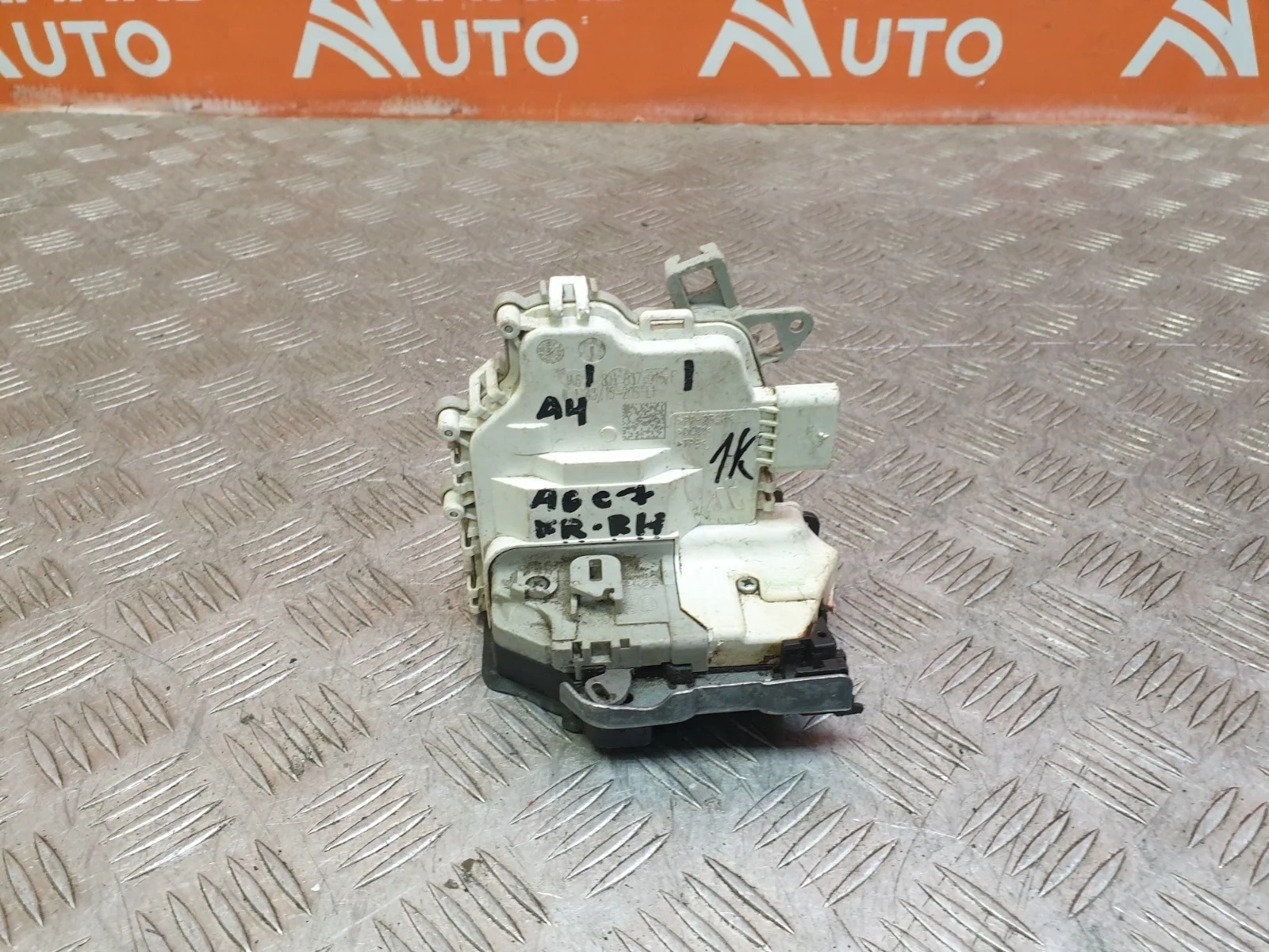Замок двери Audi A6 2011-2018 4 C7