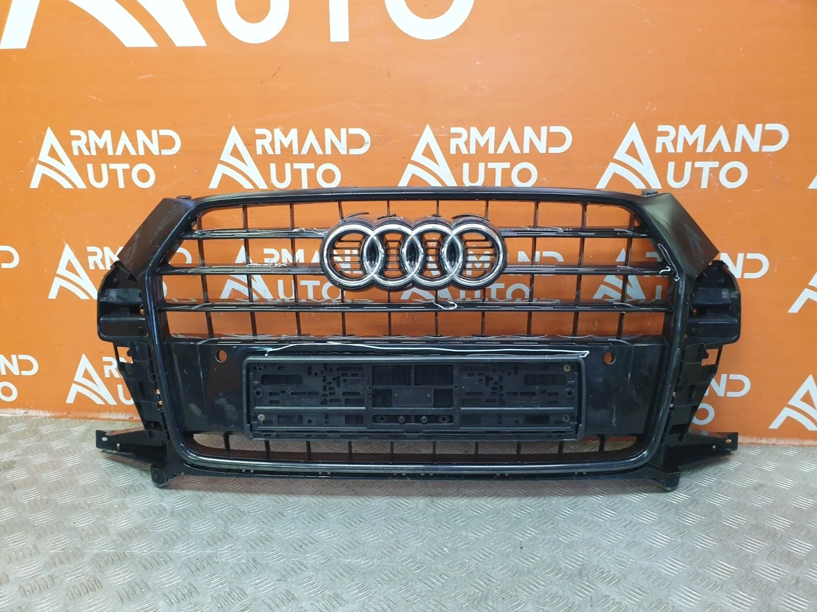 Решетка радиатора AUDI Q3 2014-2018 8U