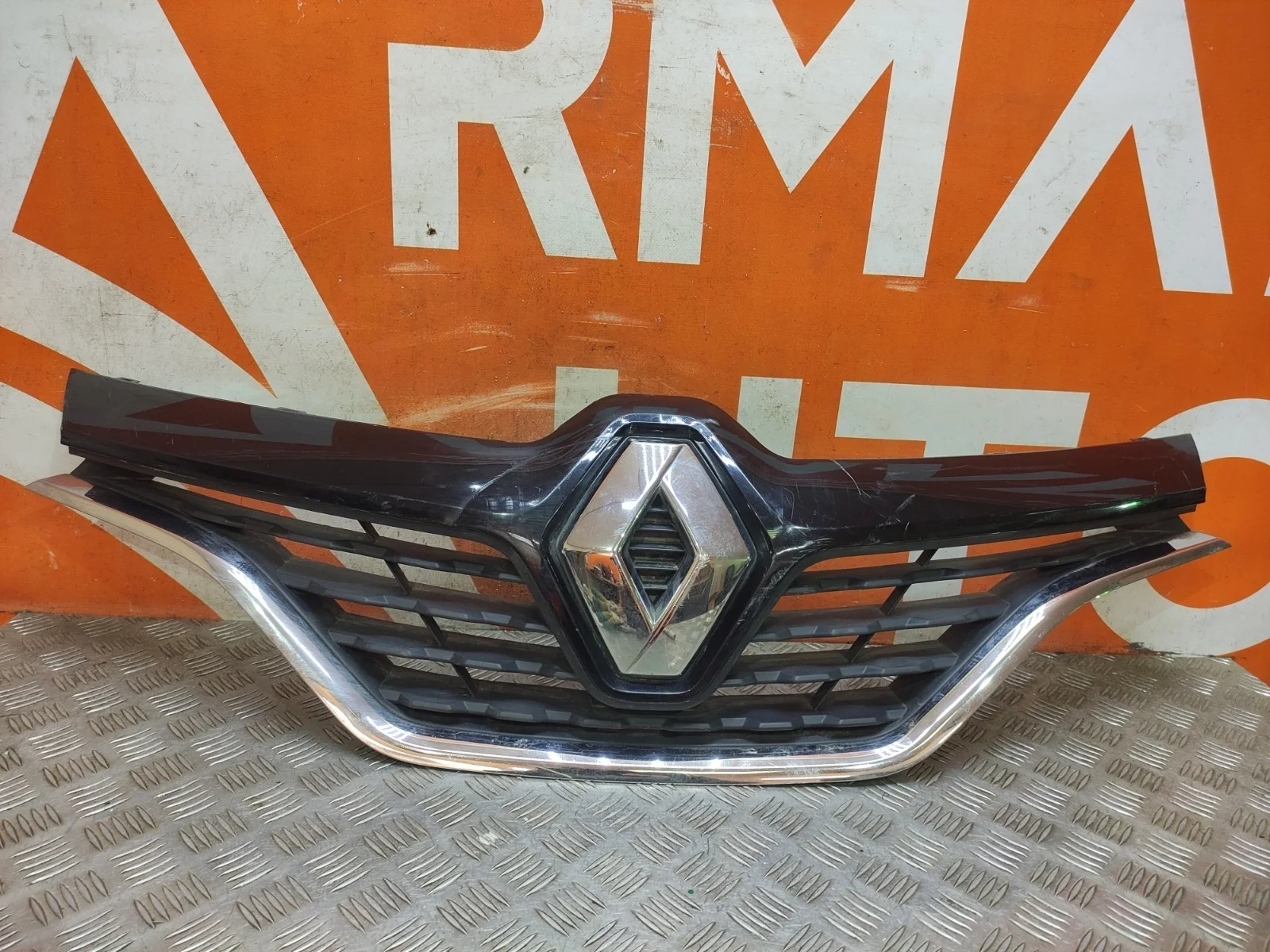 Решетка радиатора RENAULT Kaptur 2016-2020