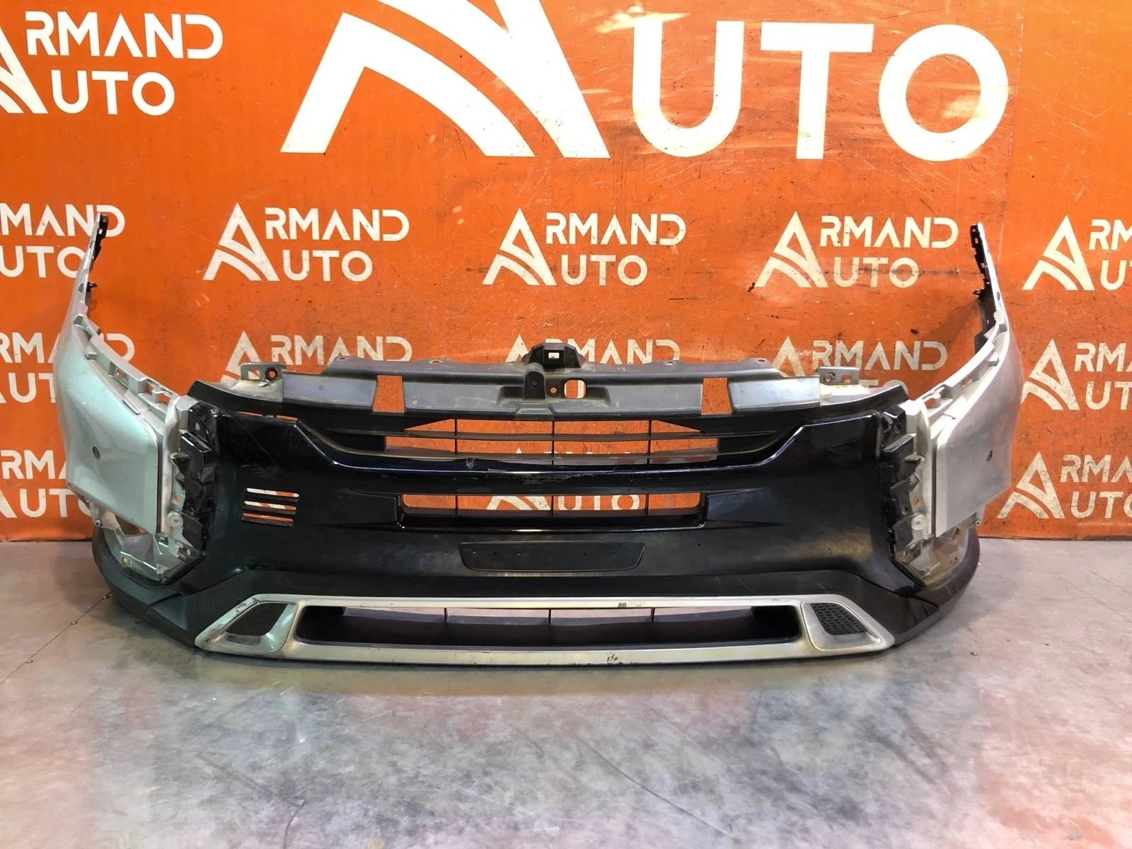Бампер Mitsubishi Outlander 2018-нв 3