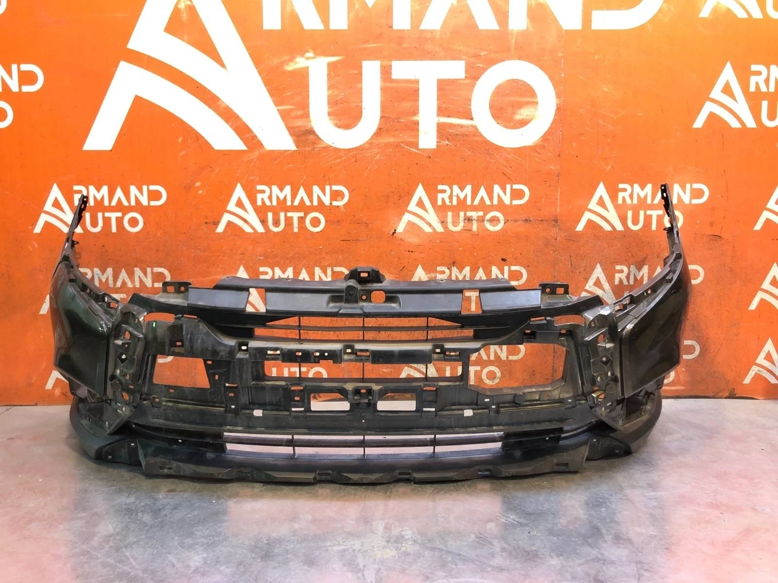Бампер MItsubishi Outlander 2018-нв 3