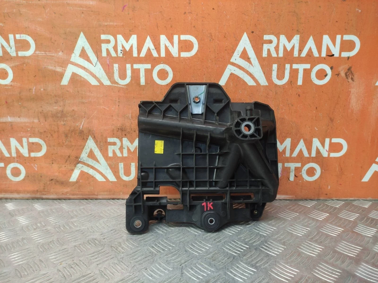 Площадка акб Volkswagen Polo 2014-2019 5