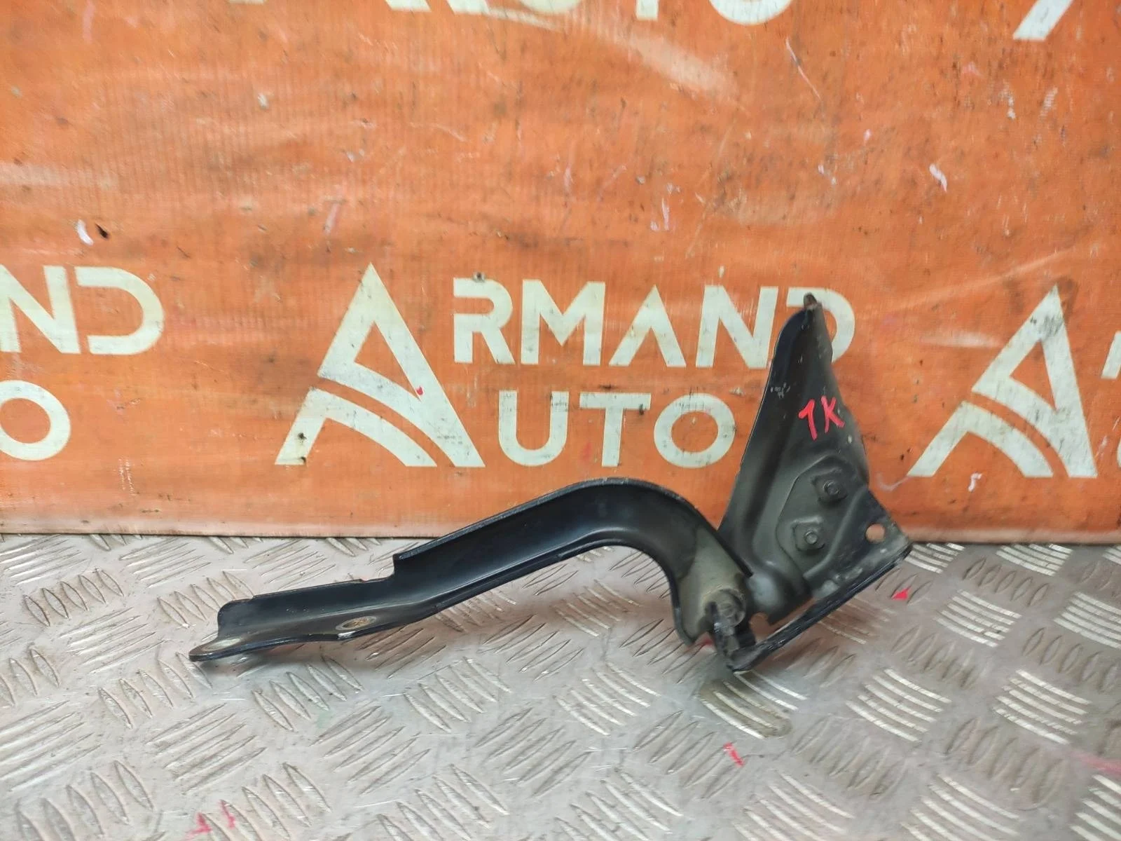 Петля капота Toyota Land Cruiser 2007-2015