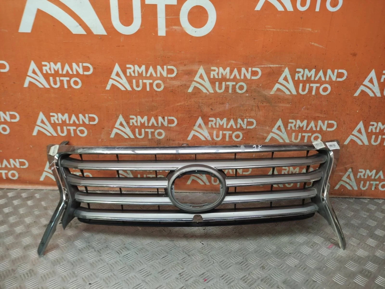 Решетка радиатора LEXUS LX 2012-2015 3 URJ200