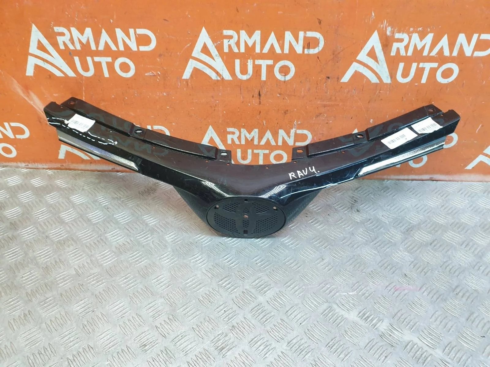 Решетка радиатора Toyota RAV4 2015-2016 CA40