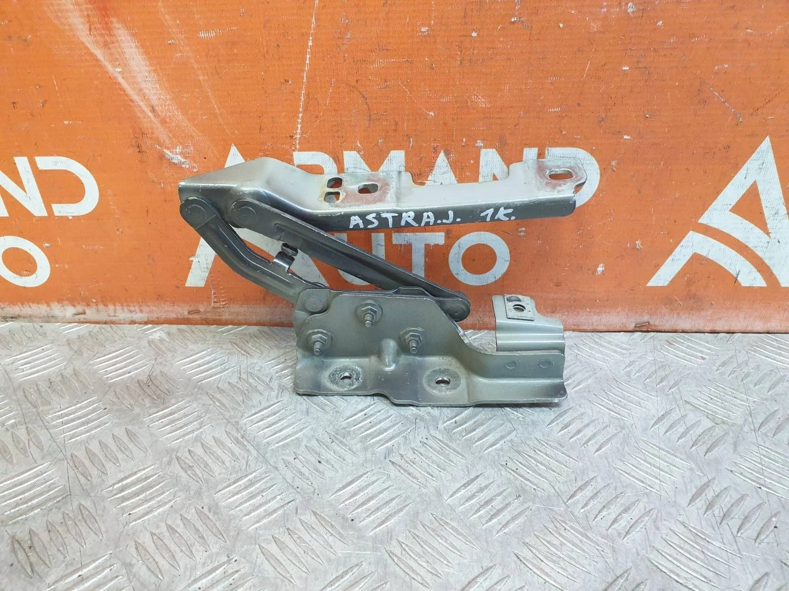 Петля капота Opel Astra 2009-2017 J