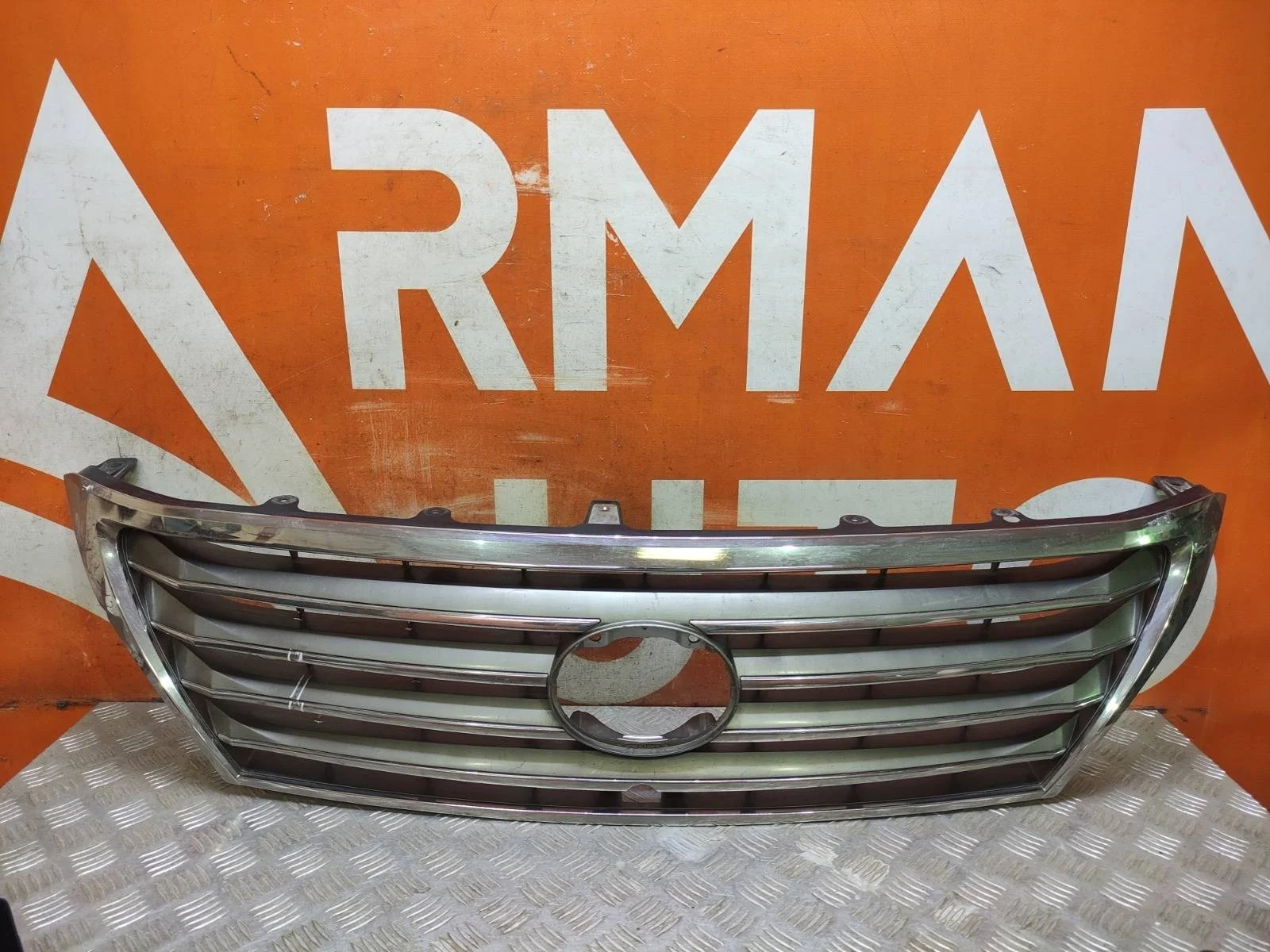 Решетка радиатора LEXUS LX 2007-2012 3 URJ200