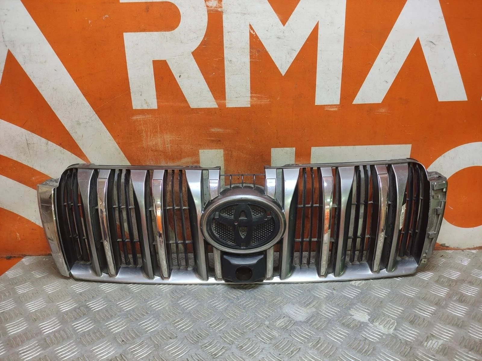 Решетка радиатора TOYOTA Land Cruiser prado 2009-2013 150
