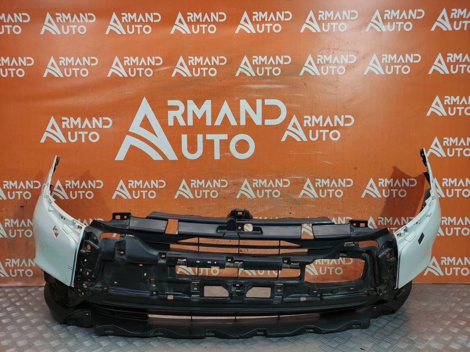 Бампер Mitsubishi Outlander 2015-2018 3