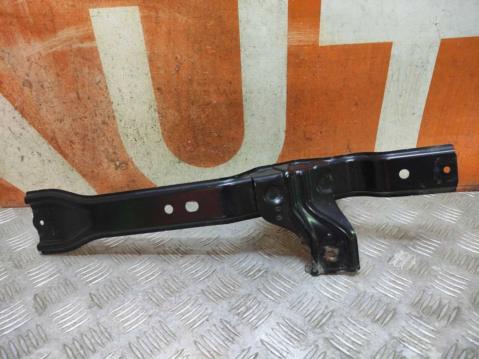 Кронштейн замка капота TOYOTA RAV4 2015-2019 CA40