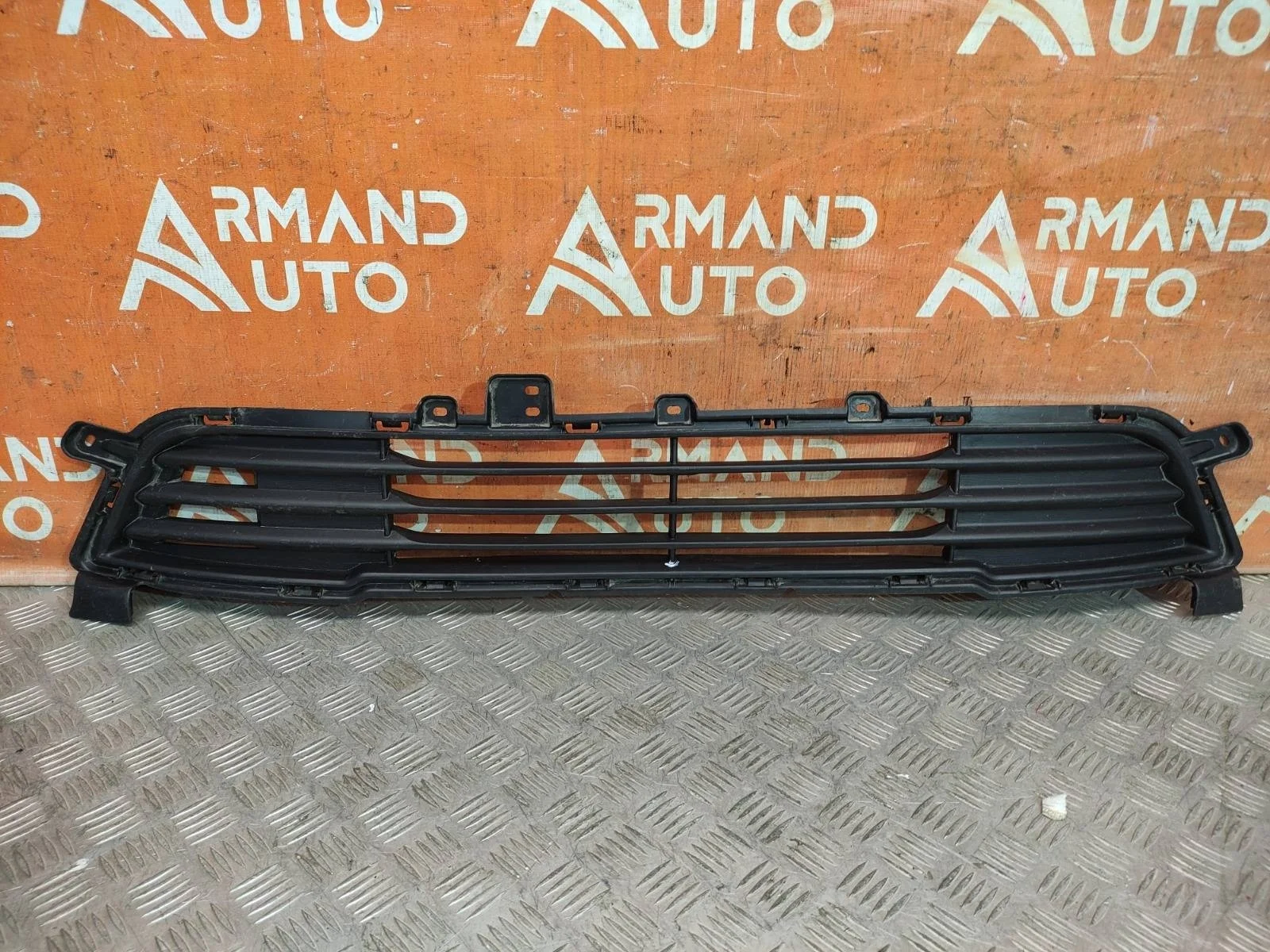 Решетка бампера нижняя MItsubishi Outlander 2012-2015 3