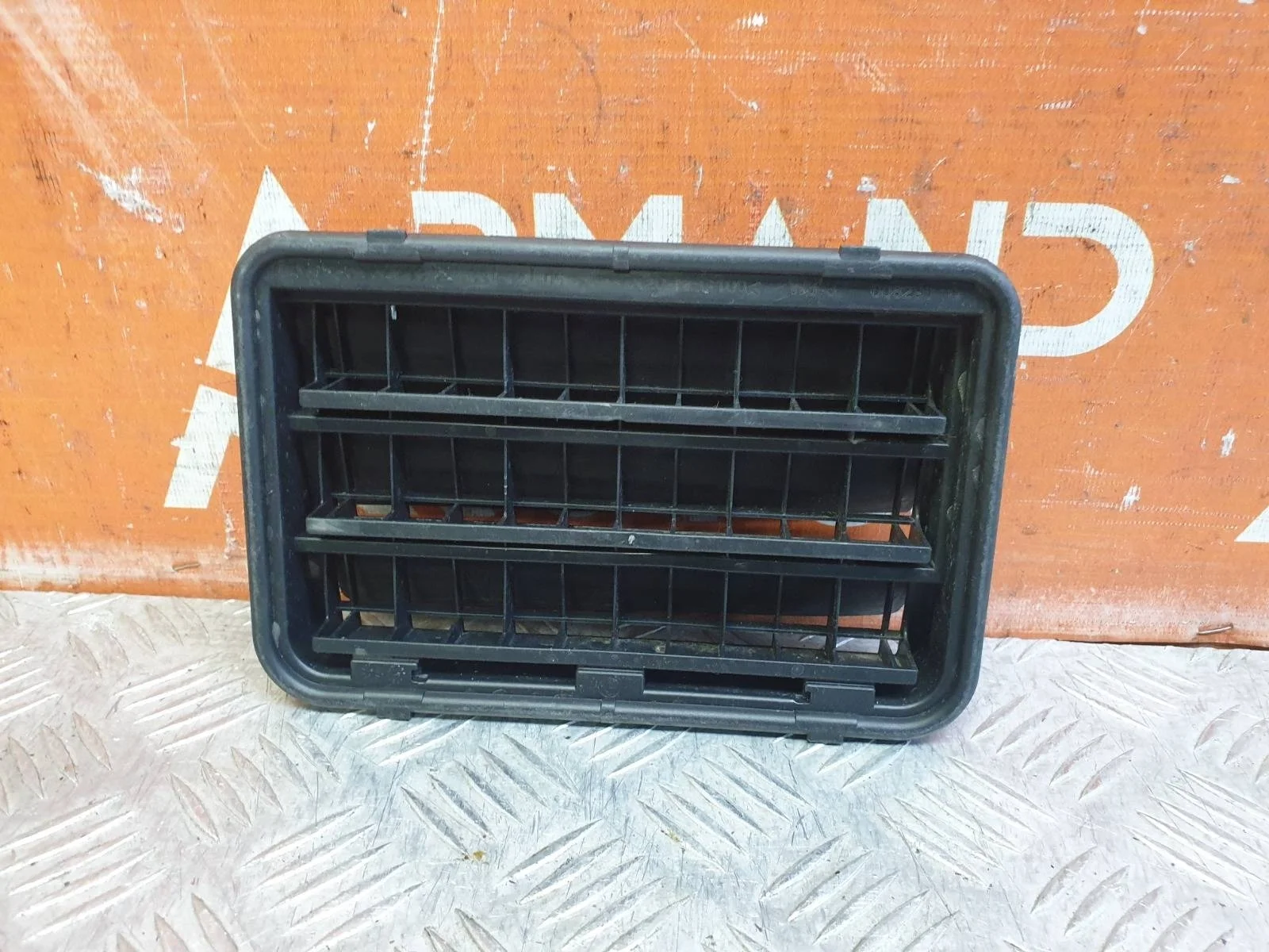 Решетка вентиляционная багажника BMW 3 series 2005-2013 E90 E91 E92 E93