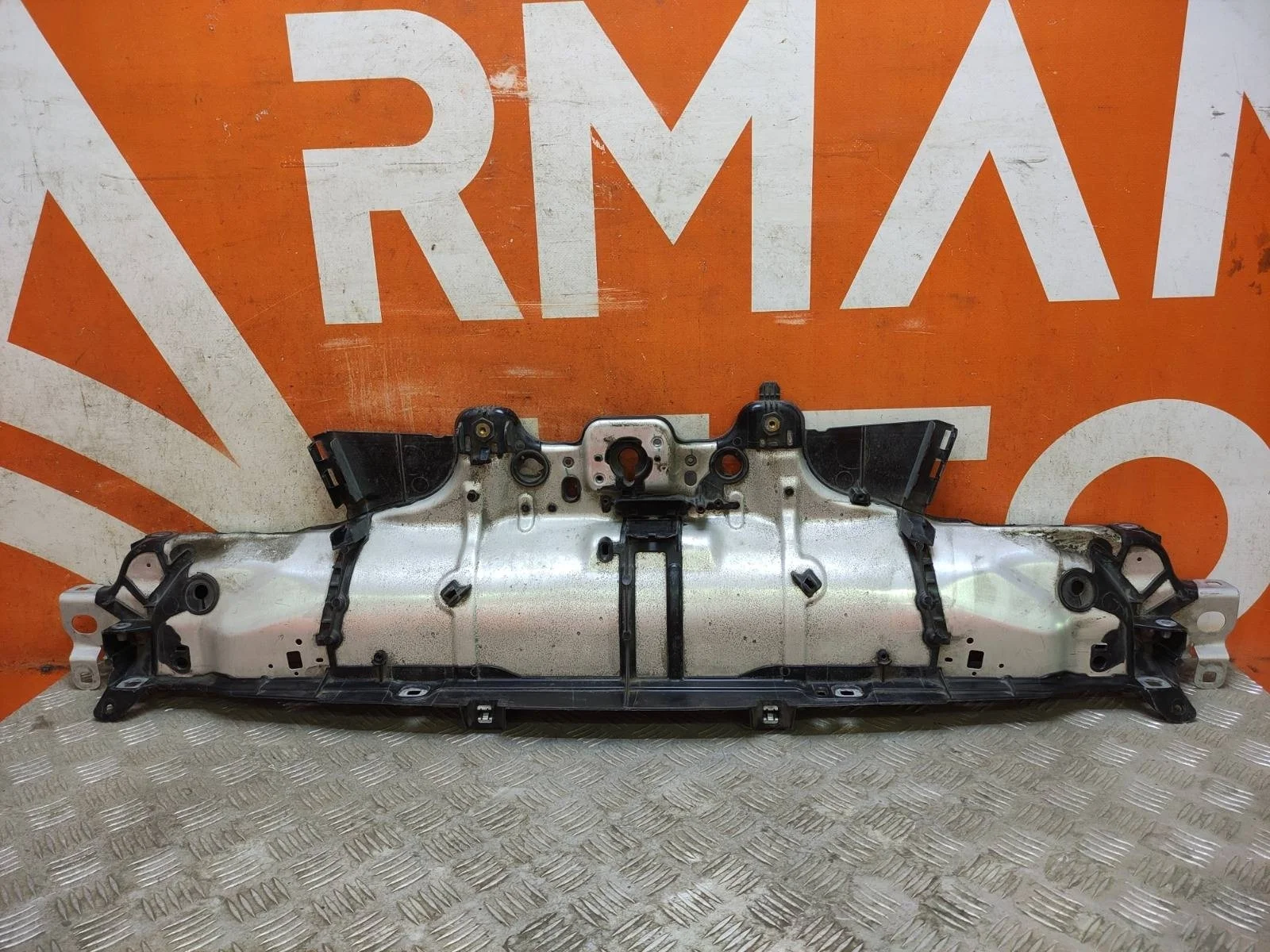 Панель передняя (суппорт радиатора) верхняя Porsche Macan 2014-нв 95b