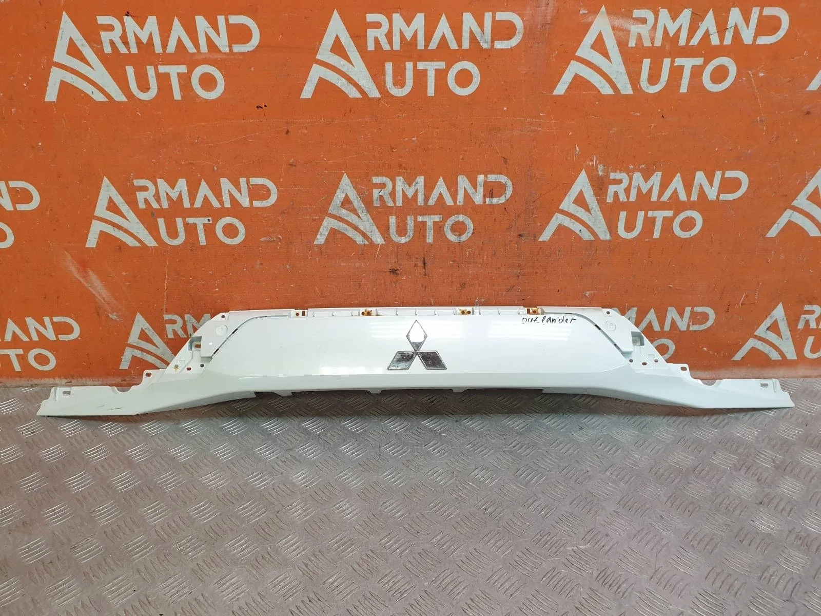 Накладка двери багажника Mitsubishi Outlander 2015-нв 3