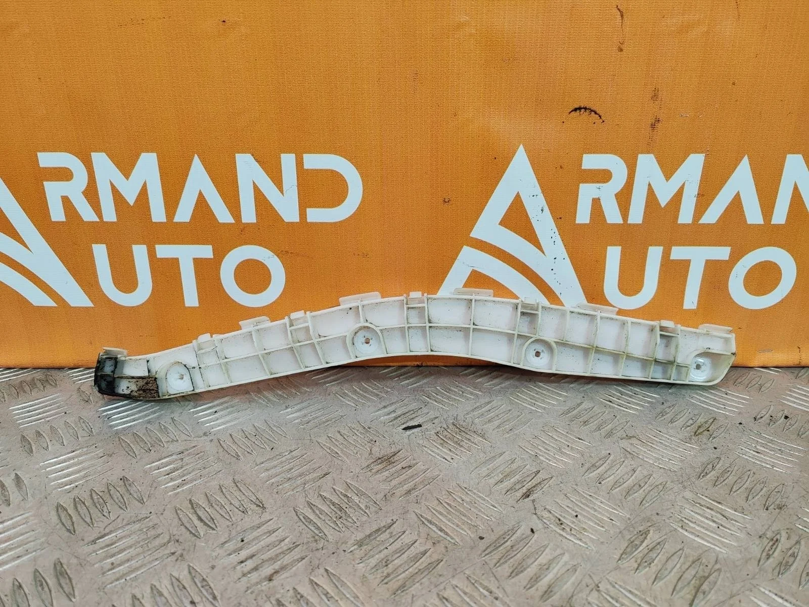 Кронштейн бампера Mitsubishi Pajero 2006-нв 4