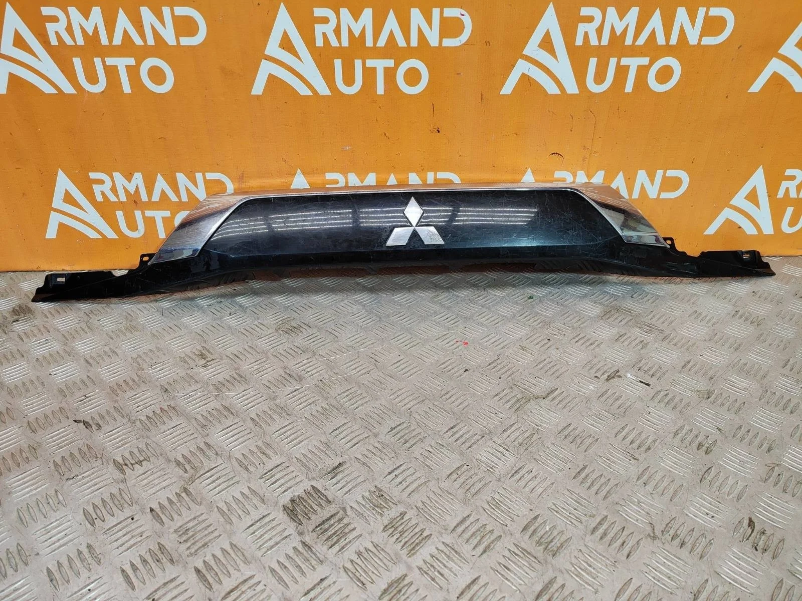 Накладка двери багажника Mitsubishi Outlander 2015-нв 3