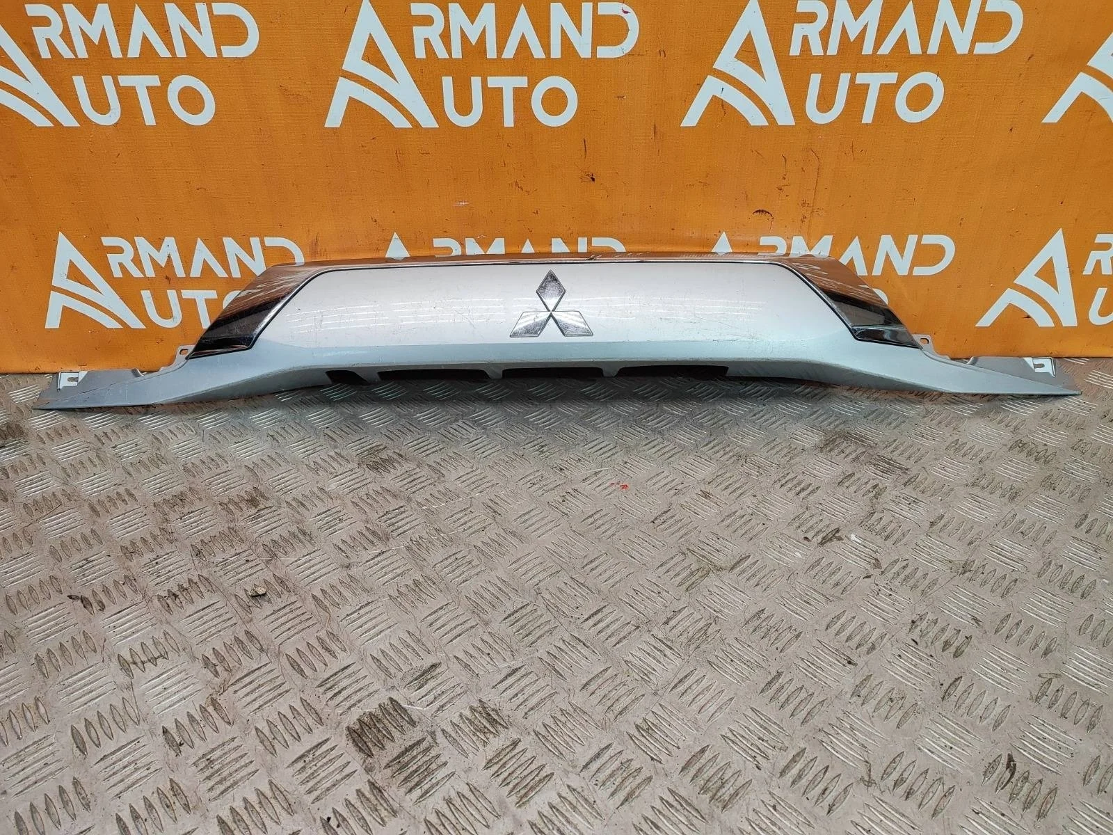 Накладка двери багажника Mitsubishi Outlander 2015-нв 3