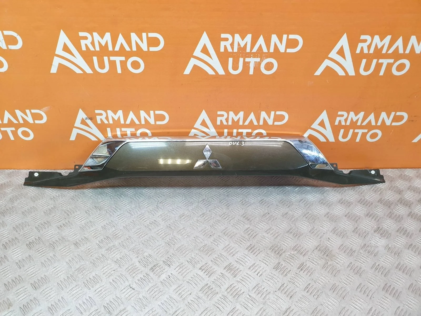 Накладка двери багажника Mitsubishi Outlander 2015-нв 3