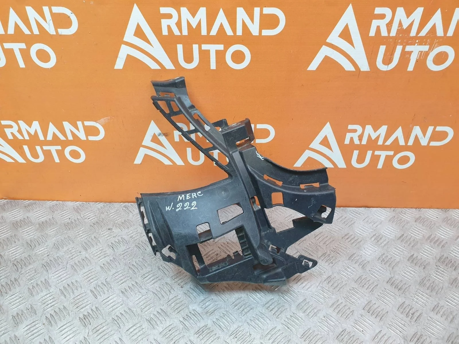 Кронштейн бампера Mercedes -Class 2013-2017 W222, C217