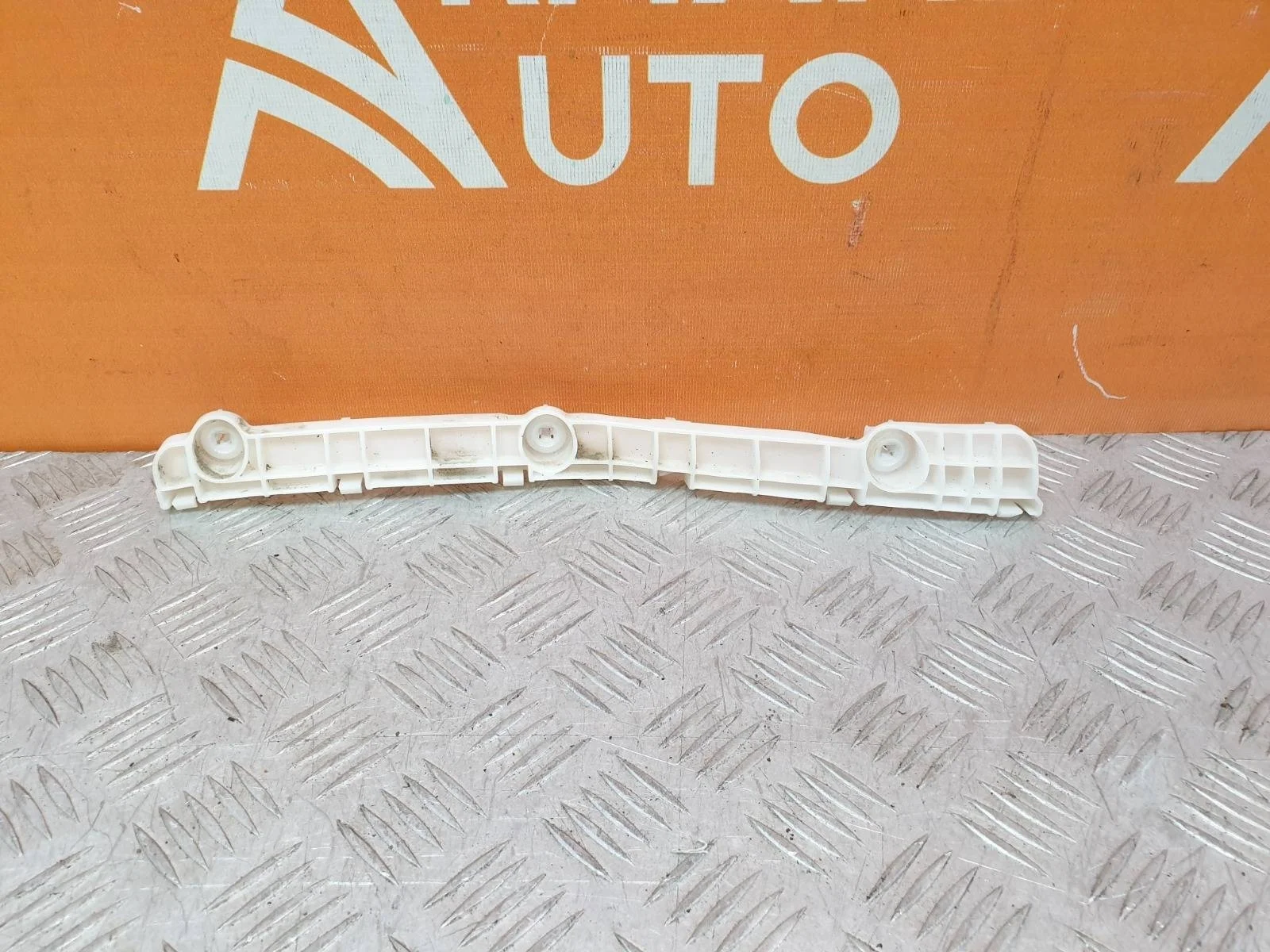 Кронштейн бампера Mitsubishi Outlander 2005-2013 XL
