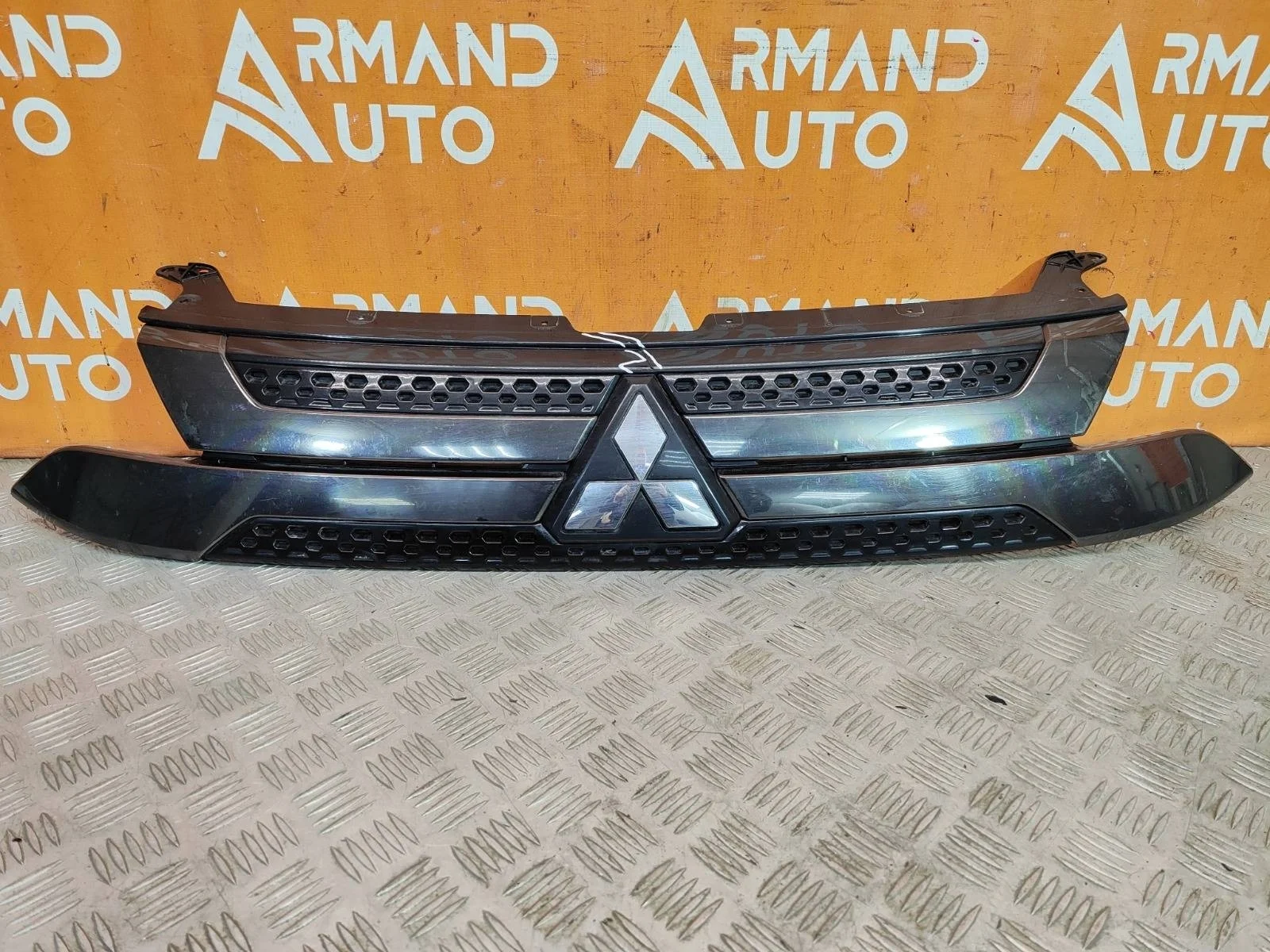 Решетка радиатора Mitsubishi Outlander 2018-нв 3
