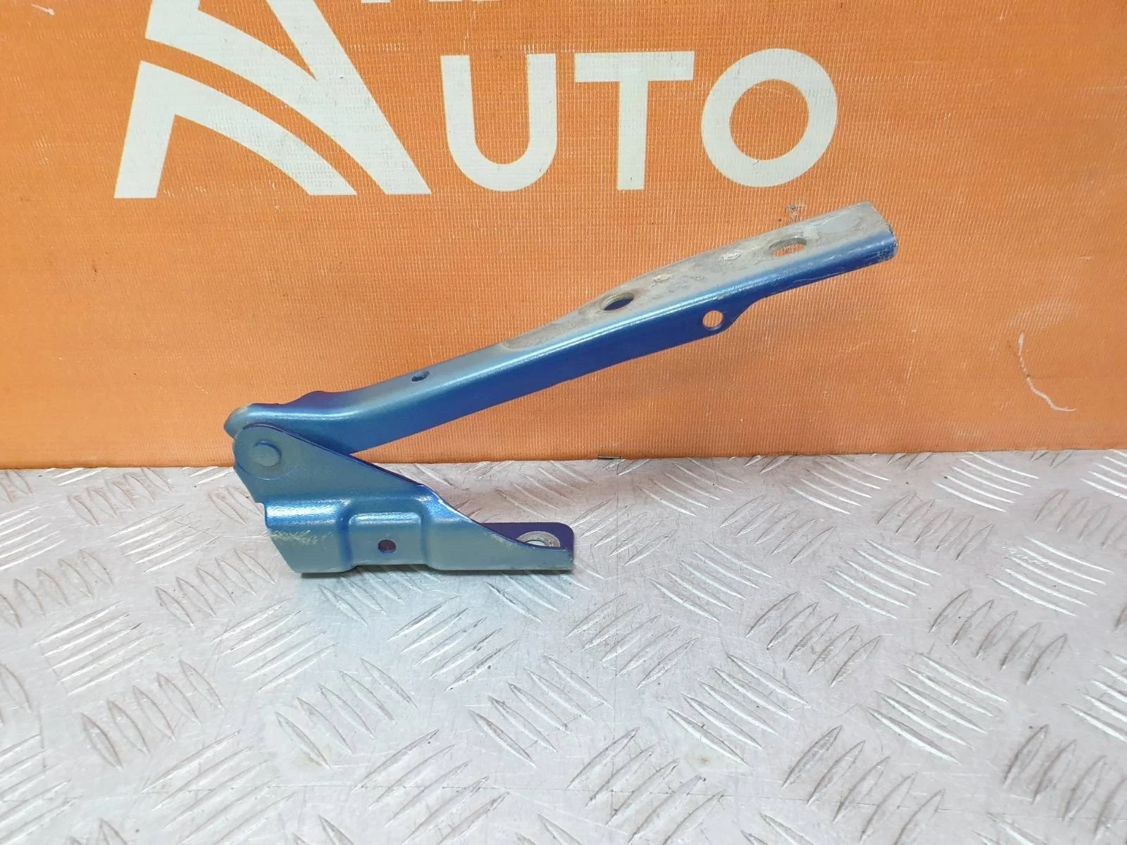 Петля капота Volkswagen Polo 2009-2020 5