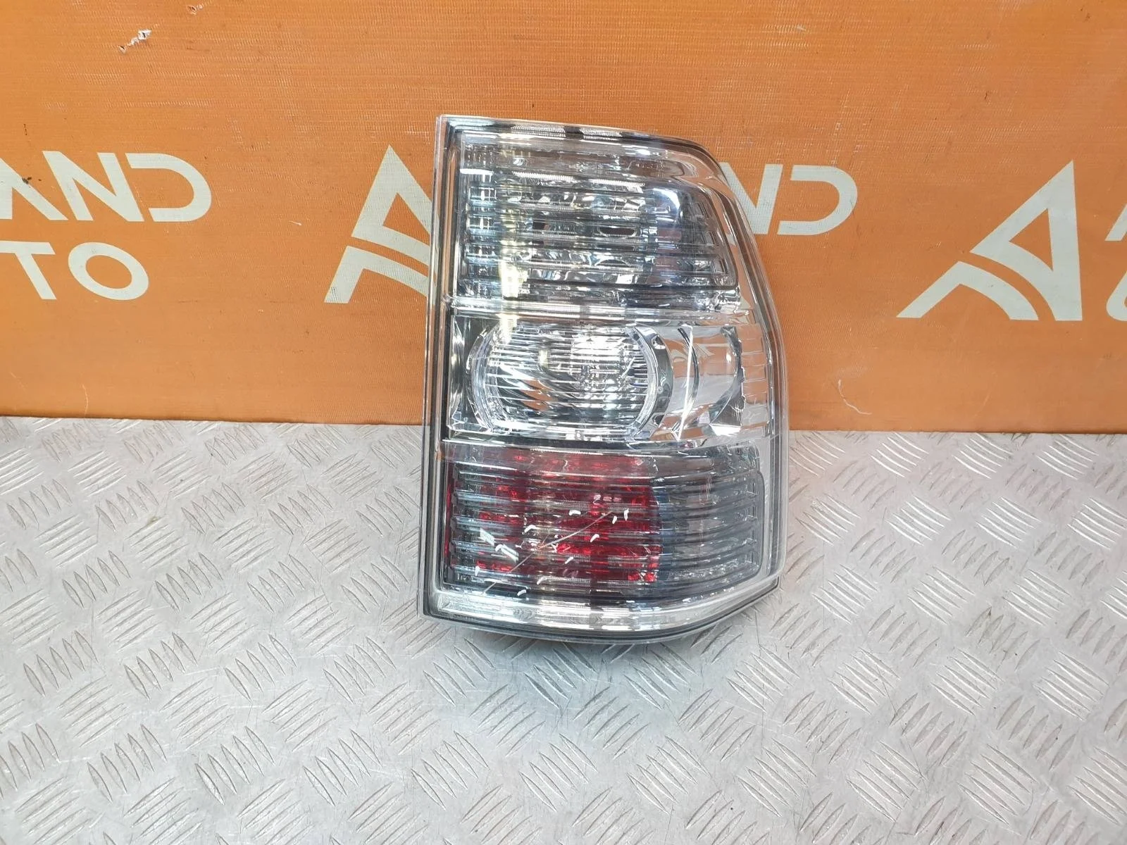 Фонарь Mitsubishi Pajero 2006-нв 4