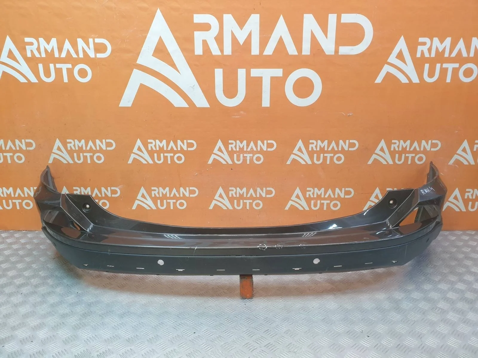 Бампер Toyota RAV4 2015-2019 CA40
