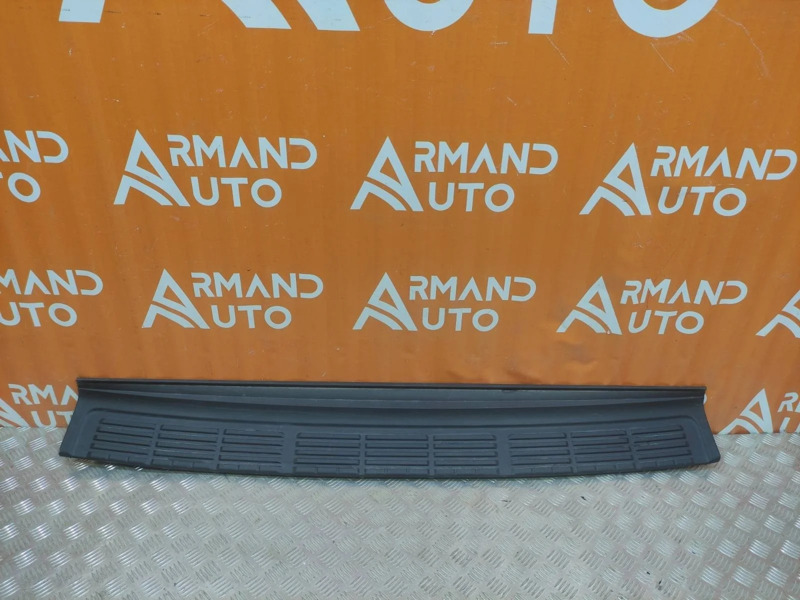 Накладка бампера верхняя Toyota Land Cruiser 2007-2021