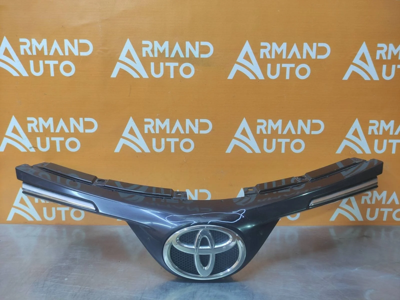 Решетка радиатора Toyota RAV4 2016-2019 CA40