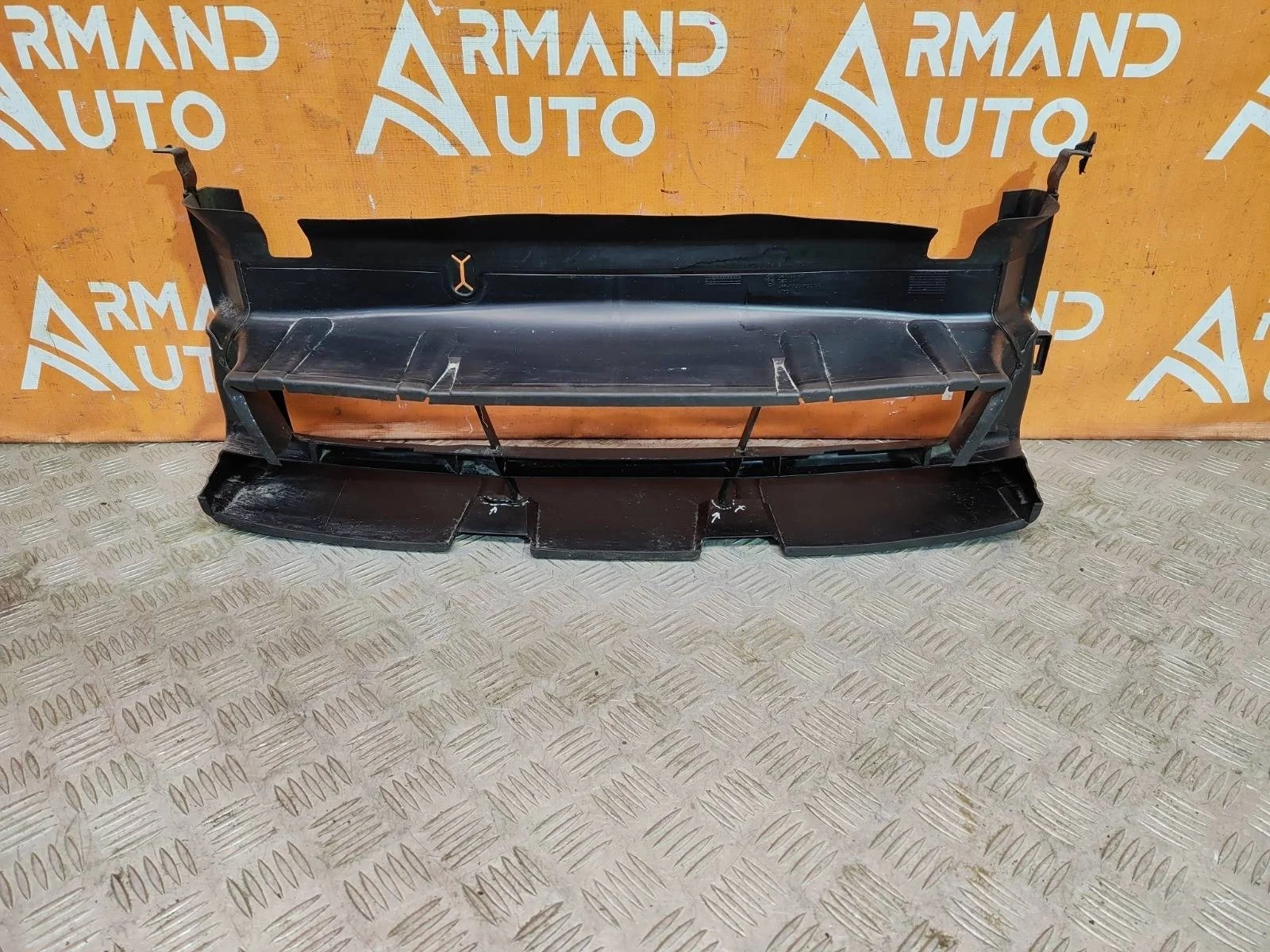 Воздуховод радиатора нижний BMW 3 series 2015-2020 F30 F31