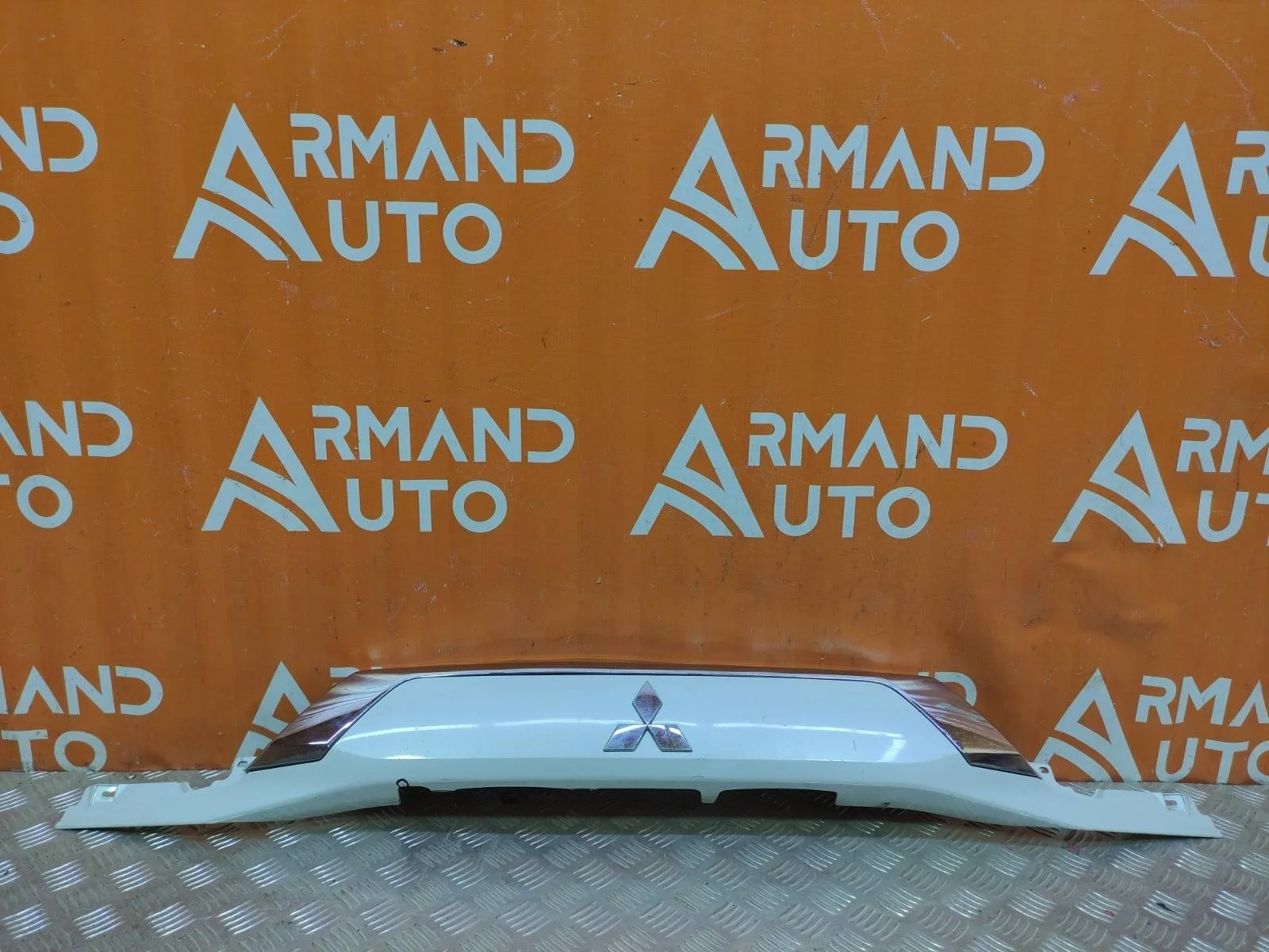 Накладка двери багажника Mitsubishi Outlander 2015-нв 3